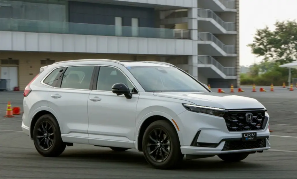 Khách hàng Việt Nam và những thách thức với xe hybrid.